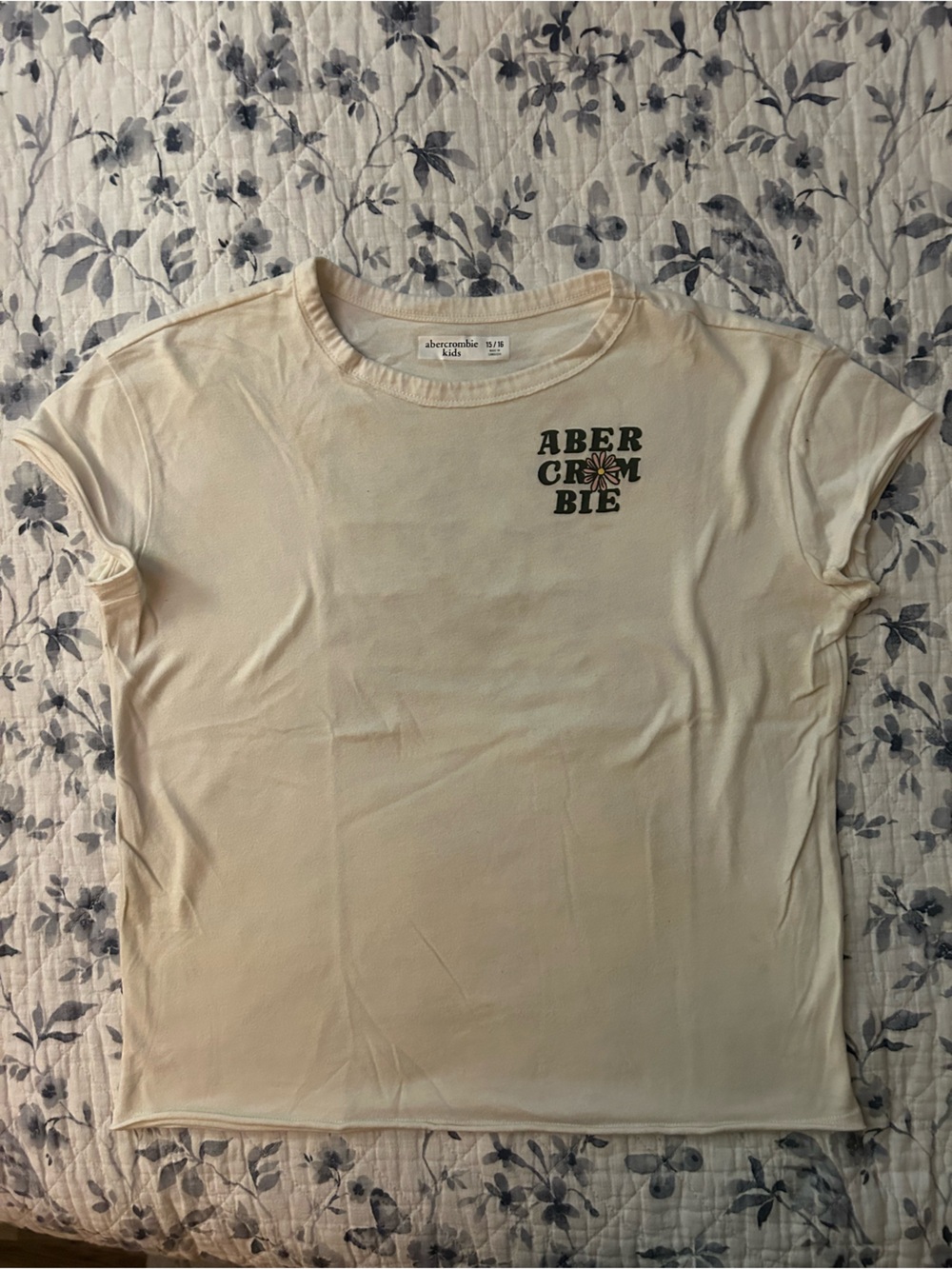abercrombie kids Cream Short Sleeve Tee with Small Logo size 15/16